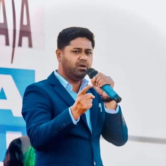 MrinalThakuli's tweet photo. আদৰ্শৰ প্ৰতি পিছ হুহকি নিদিয়া ৰাইজৰ বলিষ্ঠ কণ্ঠ মোৰ প্ৰিয় ব্যক্তি  @lurinjtgogoi  ককাই লৈ জন্মদিনৰ শুভকামনা জনালো #lurinjyotigogoi https://t.co/AFXJgipxIo