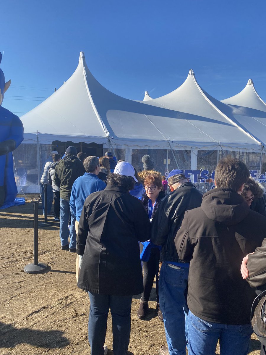 TrayABC11's tweet photo. Already a bunch of blue here at the @MilitaryBowl.
#DUKEvsUCF | #GoDuke | @ABC11_WTVD https://t.co/8NzsTOaFU0