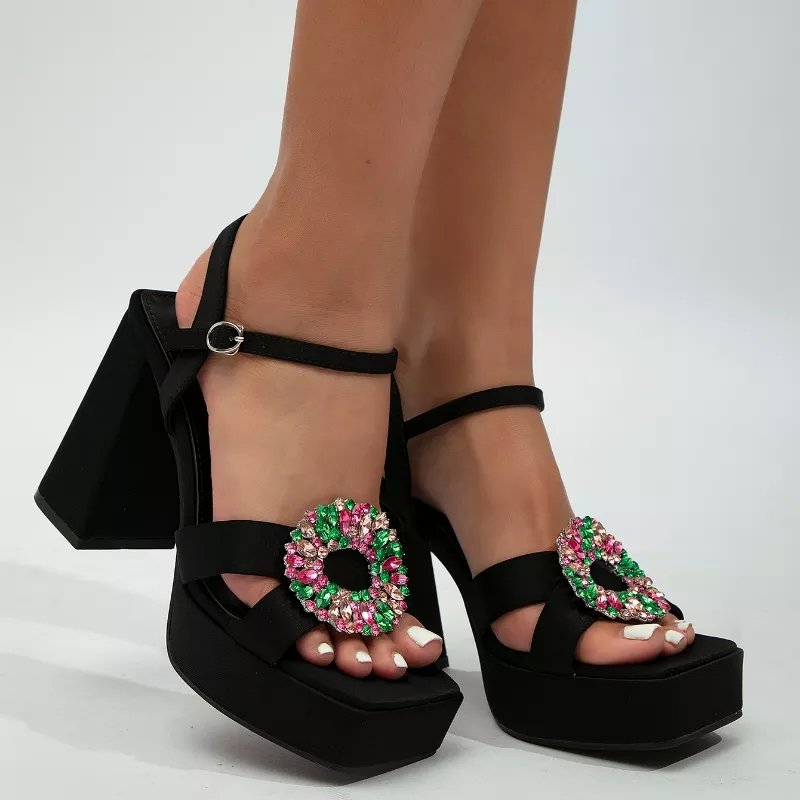 feetsnarms's tweet photo. Ladies Rhinestone Block Heels 

Available in size 37-42 

16,000 naira only 

Kindly RT https://t.co/69fkvlDKfr