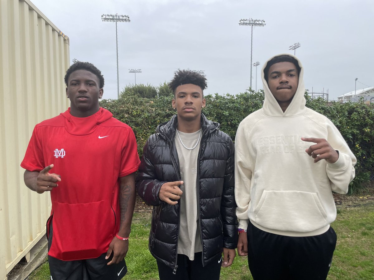 BeyCalebjr's tweet image. Here with my big bros 2 of the best RBs in the nation and soon to be teammates @MDFootball .@NateUA1_  and #1RB in his class @Jord0n2 .had a great Time @PennStateFball practice🌹. 
@GregBiggins @adamgorney @BrandonHuffman @camzrealspeed @ArnaKilicarslan @run2daylightRB 🐐