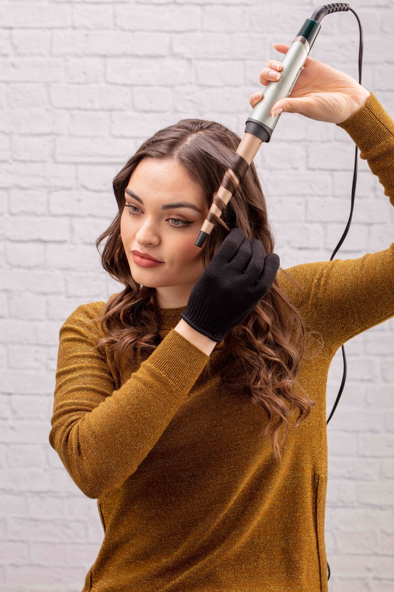 RemingtonFrance's tweet photo. Un séchage tout en douceur et de jolies boucles pour un effet volume 🌟
Pas de blues pour vos cheveux en janvier 😉
Vous aimez ? https://t.co/KCJ55WYg0r