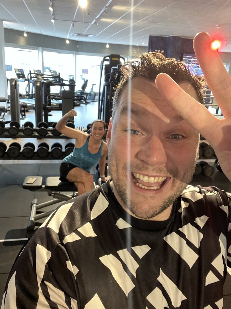Blew the cobs away with <a href="/jennycross81/">Jenny Cross</a> this morning  <a href="/HamiltonsHonour/">Hamilton's Honour</a> - what a lovely gym that is in Oadby.

It just feels relaxed &amp; a great atmosphere. Some serious kit too. Noticed they use the word boutique in their description &amp; that’s bang on actually.

Top man <a href="/LouisHamo/">Louis Hamilton</a>