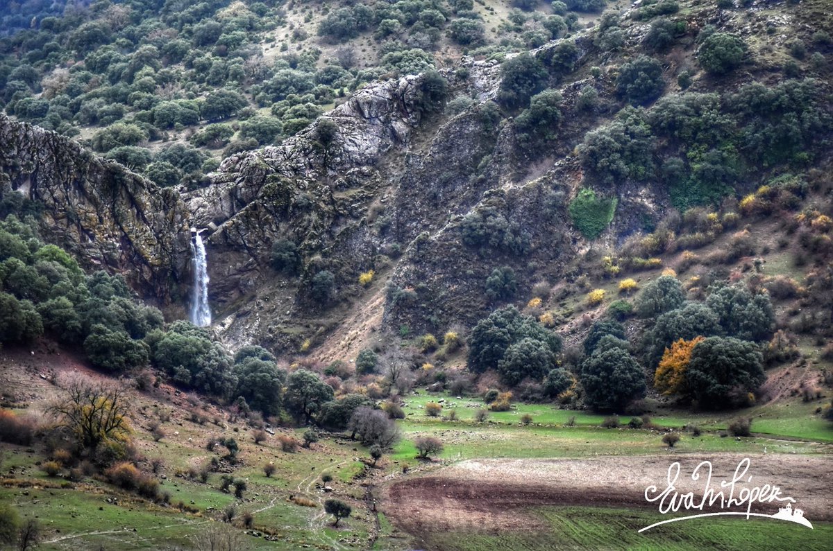 #Miércoles 🥱🥱🎄
(La foto no es de hoy)
#photooftheday #diciembre🎄 #invierno❄ #lluvia #agua #cascada #naturaleza #SaltoDeAgua #campo #paisaje #landscape #fotografía #SaltoDelHoyo #ValdepeñasDeJaén #Frailes #JaénParaísoInterior #Jaén #Andalucía