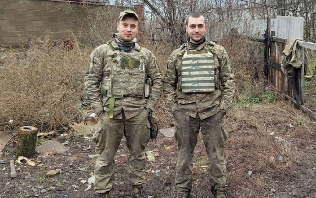 Gerashchenko_en's tweet photo. Brothers Viktor and Kostiantyn Kravchenko died in Kherson region.

Viktor was just 24, and Kostiantyn was 26. They were from Khrystynivka, Cherkasy region.
Their parents have no other children. 

Eternal glory to Heroes and deepest sympathy to their loved ones. https://t.co/8TnKyPJ41k