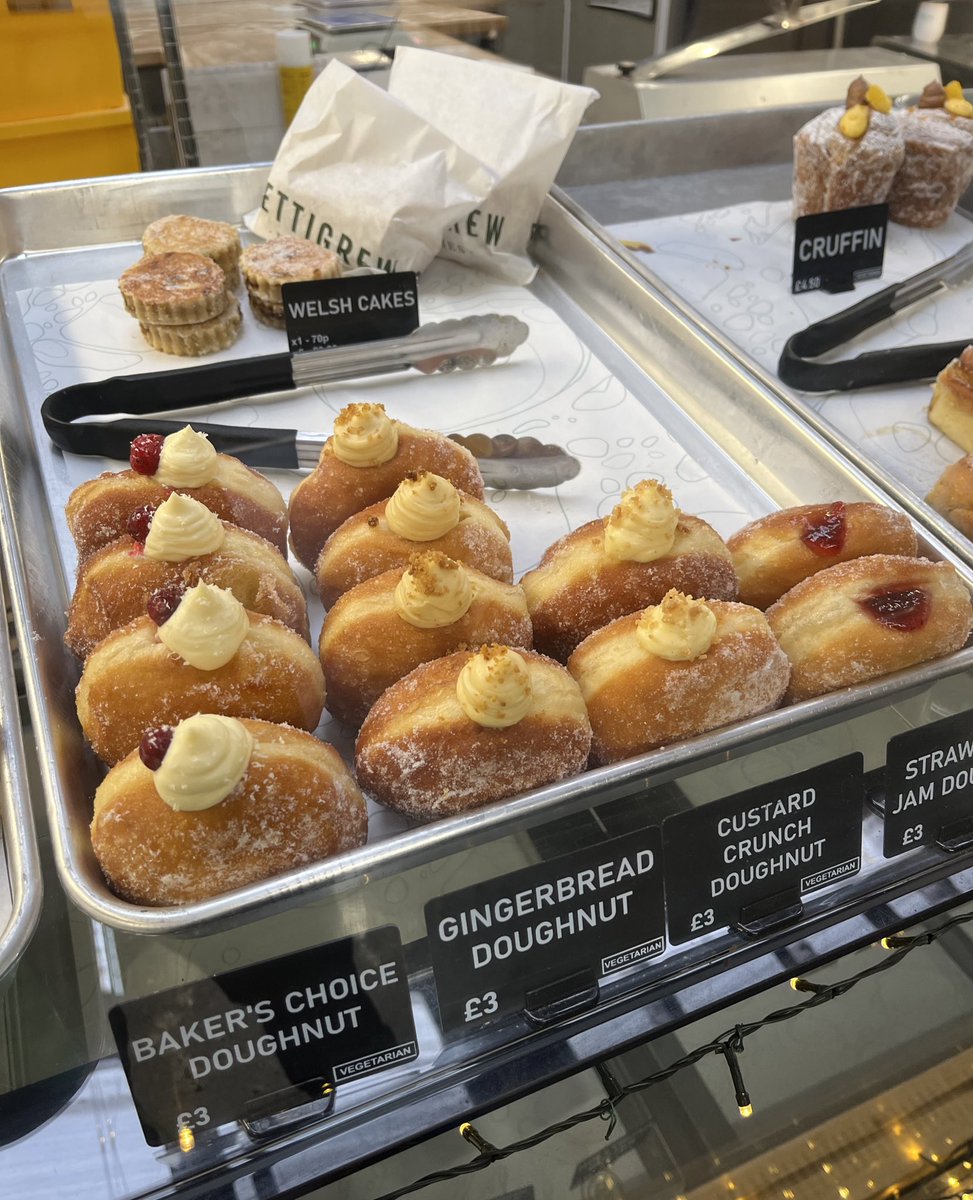 speedupdating's tweet photo. Back in Cardiff… time to do all/ some of the things I’ve been meaning to get round to for months… including checking out what @PettigrewBakes have done with the bakery in Moy Road 

👍#bara #popty https://t.co/GV9lZXhBBS
