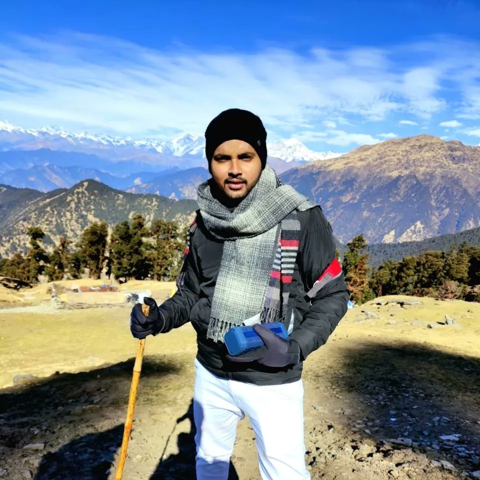 AbhayVarn's tweet photo. The Mountains are Calling, I must Go...
#LoveAV🧡
Positive Vibes Up in the Lap of Mountains ⛰️ ✨️ https://t.co/DX3GbTYRCf