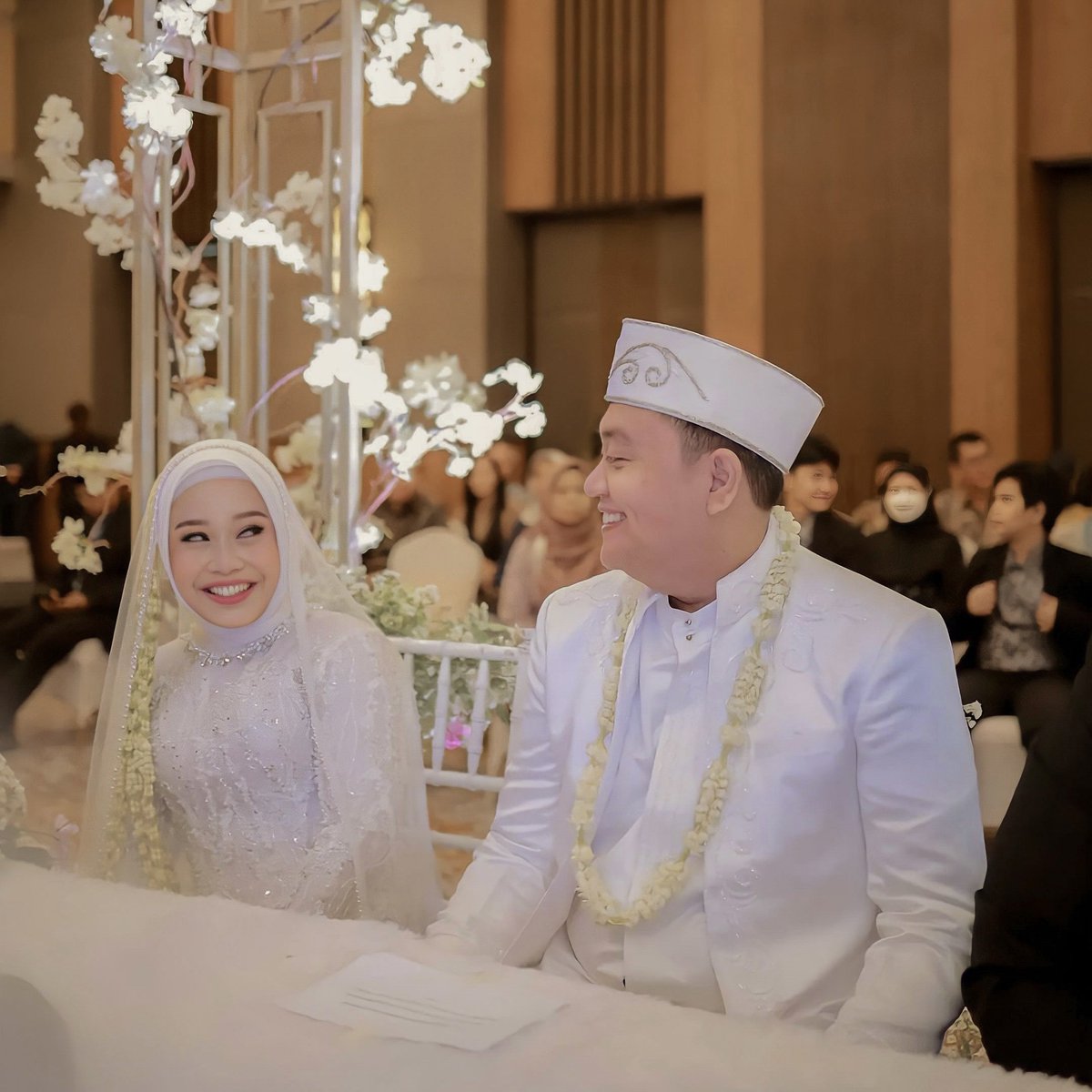 HarperJogja's tweet photo. Let's make a vow!
Celebrate your dream wedding in our Ballroom at Harper Malioboro Yogyakarta. For more info, please see our bio!
📸 by: @seven.photoworks
.
#stayatarchipelago #stayatharper #eventsatarchipelago #eventsatharper #harperjogja #harpermalioboro #harperhotels https://t.co/doBhqpEdxp