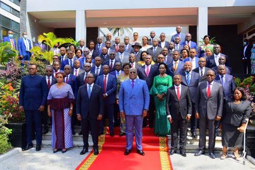 IsralMutombo11's tweet photo. Urgent:Le ministre des transports Chérubin Okende, le ministre au plan Christian Mwando et la vice ministre de la santé ont démissionné du gouvernement Sama Lukonde. https://t.co/Gxd7LUgRFk