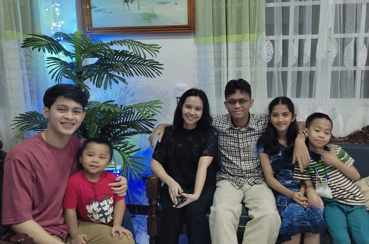 dreammakermacky's tweet photo. [REPOST FROM MACKY NATION FACEBOOK GROUP •122822•]

MACKY's quality time with his family during their Christmas break 🤘🏼❤️

#DreamMaker_MACKY
#DreamChaser_MACKY
#MACKY
#MotiVators https://t.co/xoolAuOxC2