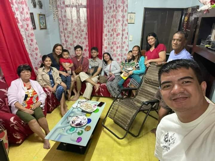 dreammakermacky's tweet photo. [REPOST FROM MACKY NATION FACEBOOK GROUP •122822•]

Some more photos of MACKY spending time with his family during their Christmas break 🤘🏼❤️. Looks like he enjoyed his break. 

#DreamMaker_MACKY
#DreamChaser_MACKY
#MACKY
#MotiVators https://t.co/vxV1K47TEe
