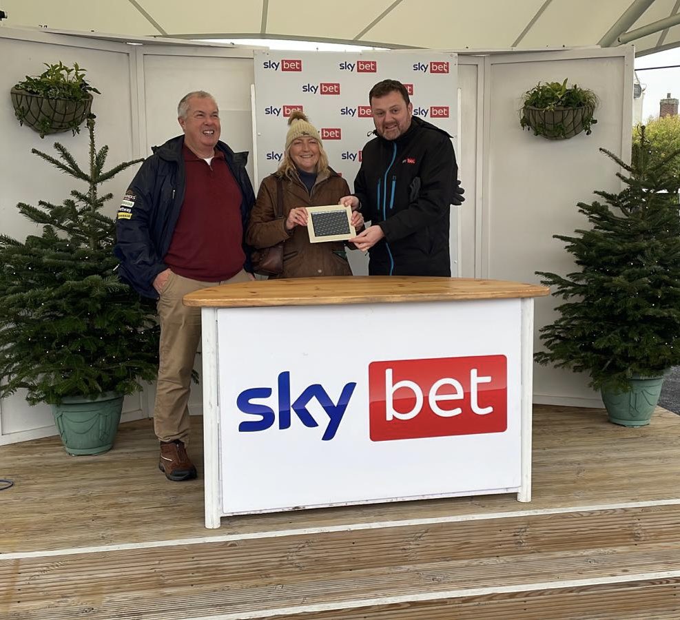 wgreatrexracing's tweet photo. BOLSOVER BILL wins the Conditional Jockeys’ Handicap Chase @CatterickRaces under a lovely ride from Dylan Kitts. Well done to owners Jim and Claire Bryce, and to Dylan who has now lost his 10lb claim! @1accountID #winners https://t.co/BVmBoPVgYE