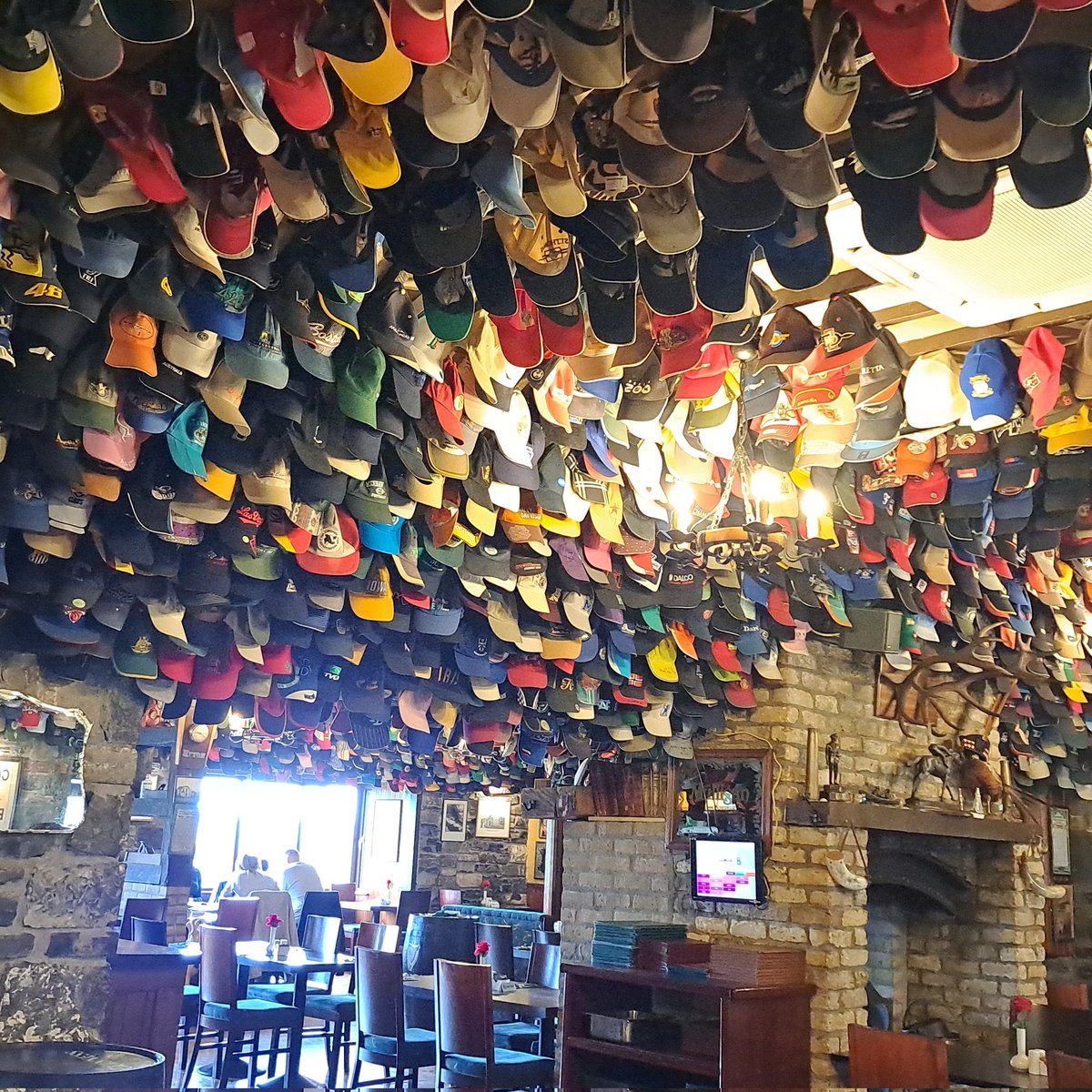 KITCHEN PORTERS WANTED 

ACCOMMODATION AVAILABLE 

Full time 
40 hours per week
Salary discussed at interview
<a href="/Purpleaproncom/">Hospitality Jobs NI/Ireland</a> <a href="/ChefNetworkIRL/">Chef Network</a> 
Please send cv to info@snailbox.ie