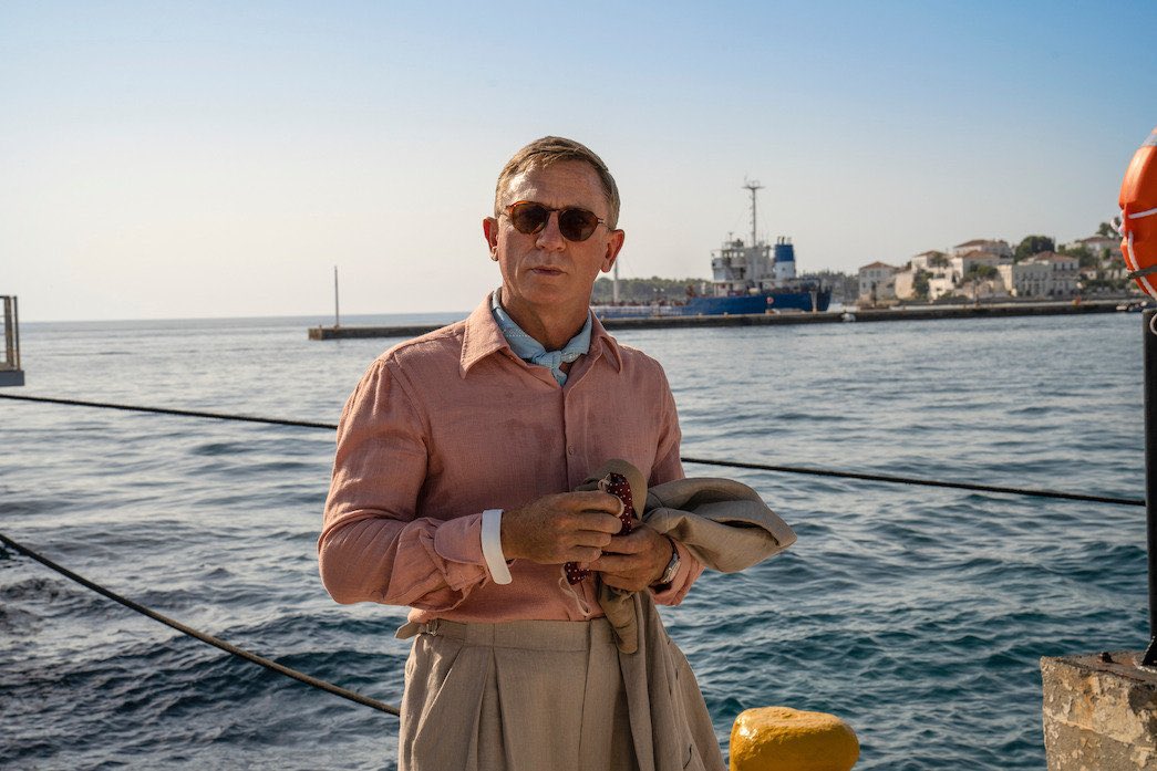 charliehtweets's tweet photo. I’ve decided my 2023 outfit inspiration will be “Daniel Craig in Glass Onion”, and nothing else https://t.co/l0Juhy2wle
