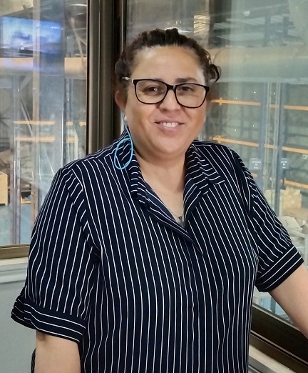 Sandra Arias, de salfa.cl, explica cómo esta compañía aborda sus necesidades logísticas, mediante un centro de distribución de 7.500 m2 y su modelo de turnos de trabajo, en bit.ly/3I7VAnA