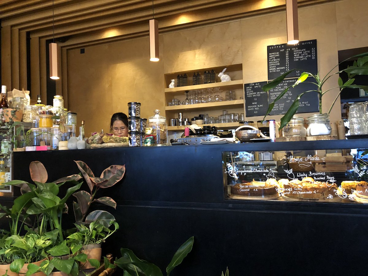 IngeOeseburg's tweet photo. Overal kleine originele eettentjes, waarbij #gezond #Vegan #vegetarian centraal staan. Hier een tentje in de buurt van het #Maurenpark #Berlin #trend https://t.co/I8rnthP1mu https://t.co/mbR6McKY3N