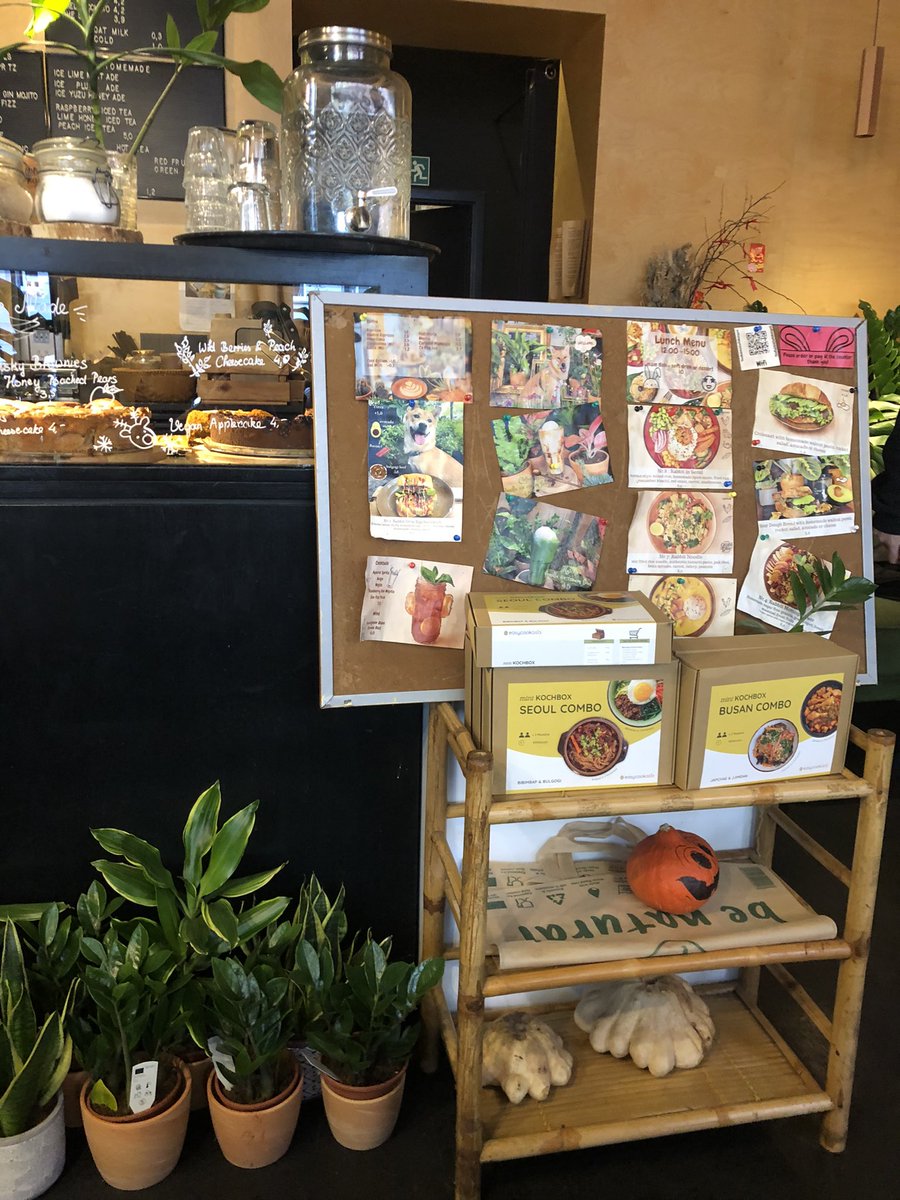 IngeOeseburg's tweet photo. Overal kleine originele eettentjes, waarbij #gezond #Vegan #vegetarian centraal staan. Hier een tentje in de buurt van het #Maurenpark #Berlin #trend https://t.co/I8rnthP1mu https://t.co/mbR6McKY3N