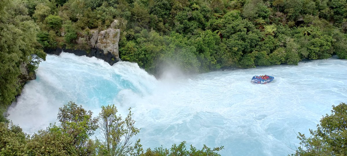 T_Merica15's tweet photo. Christmas vacation Pt 2: New Zealand https://t.co/pEHmK559ap