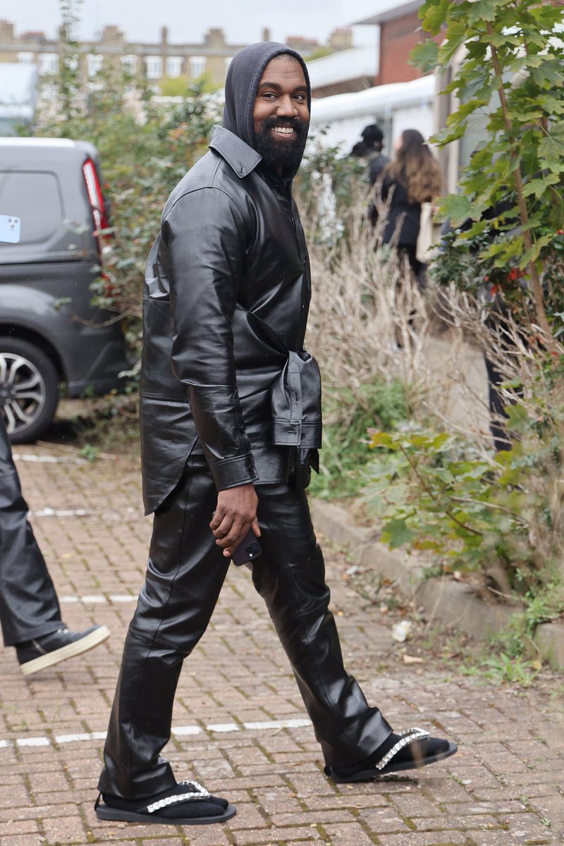 cwesihighest's tweet photo. JUST IN โผ๏ธ๐จ
Kanye West has reportedly gone missing. His ex-business manager says he has been unable to find him or get in contact with him for over 2 weeks now.
#DettyRave #KanyeWest #KanyeisRight #HollowKnight #afrochella2022 #GOGALBUM https://t.co/rjt6m8klMz