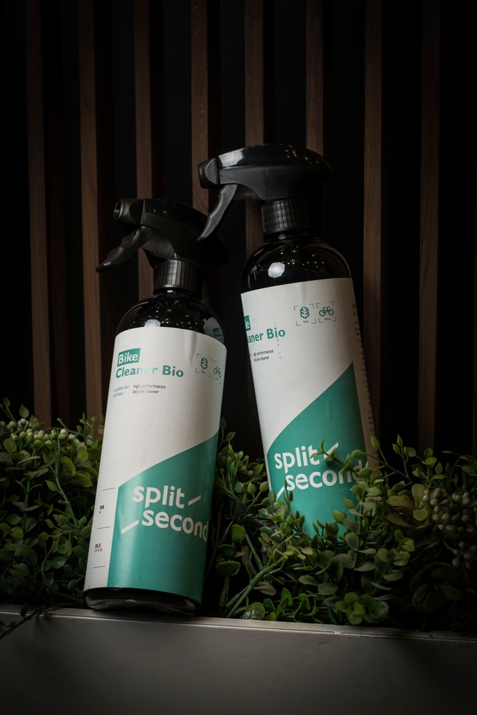 mastermindbikes's tweet photo. Split Second products are developed in Germany and predominantly manufactured in Europe. It's the best bio bike cleaner out there.
 
Drivetrain#maintanence##splitsecond#splitsecondbike#cleanbikes#cleanbikefastbike#cleanbikehappybike#bikemaintanence101#cleanyourbike https://t.co/zhu47vtu9P