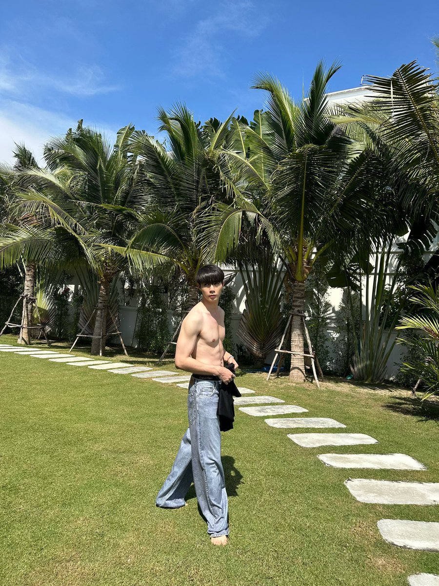 Rita21901161's tweet photo. Let’s say “THANK YOU ZEE PRUK!” loudly 🤤😍💙
#ZeePruk 
#Zunshine
#ZeeMe https://t.co/B5EHiPjDPY