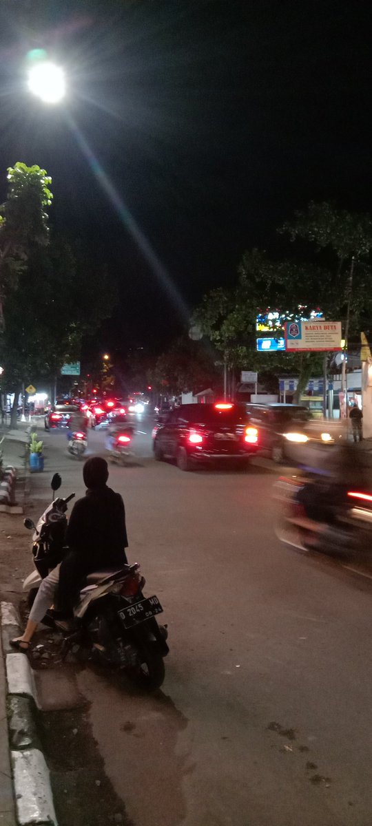 19:30 Jl. Pahlawan lancar dua arah, cuaca mendung. <a href="/PRFMnews/">Radio PRFM</a>