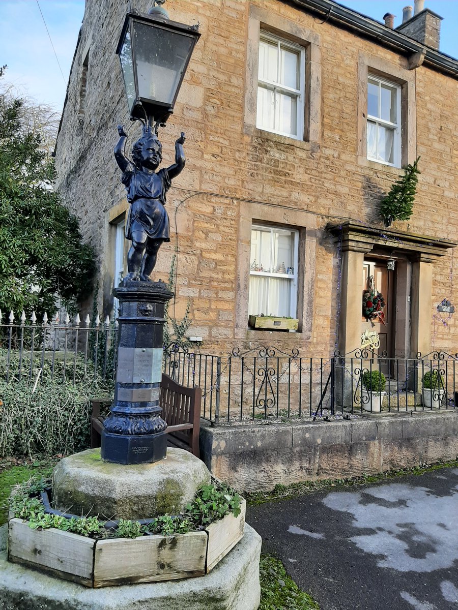 Mary_OzAgain's tweet photo. "This lamp was erected in the year 1887 to commemorate the completion of the fiftieth year of Queen Victoria's reign." In Wray near #Lancaster @StreetRelic https://t.co/PHiIZHwGJa