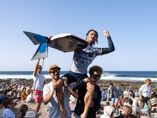 NauticalEspana's tweet photo. ¡Enhorabuena a Natxo González y a Pierre Louis Costes, ganadores de la #7 edición del Billabong #QUEMAOClass🔥!
👏👏👏 https://t.co/VkUtKtByLv