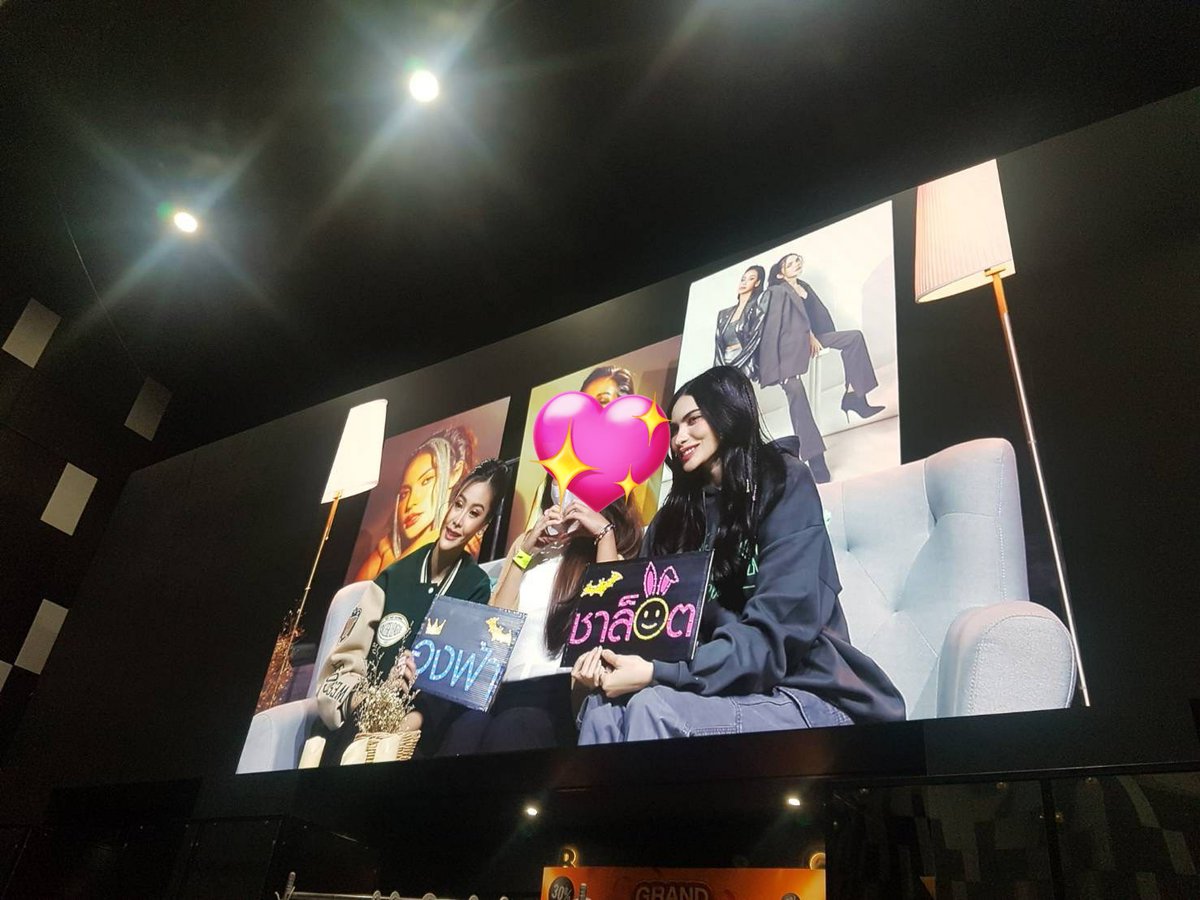 BatmanENGLOT's tweet photo. ป้ายไฟค้างคาว(BATMAN)ได้รับการเจิมเรียบร้อยแล้วค่ะ💖🦇
BATMAN : วันนี้มีเพลงเป็นของขวัญให้ด้วยนะคะ
อิงฟ้า : เพลง?
ชาล็อต : ไม่เซอร์ไพรส์ละ 
🤣🤣🤣🤣
#MeetingENGLOTConcert 
#อิงล็อต #englot https://t.co/zwFjFkdYMj