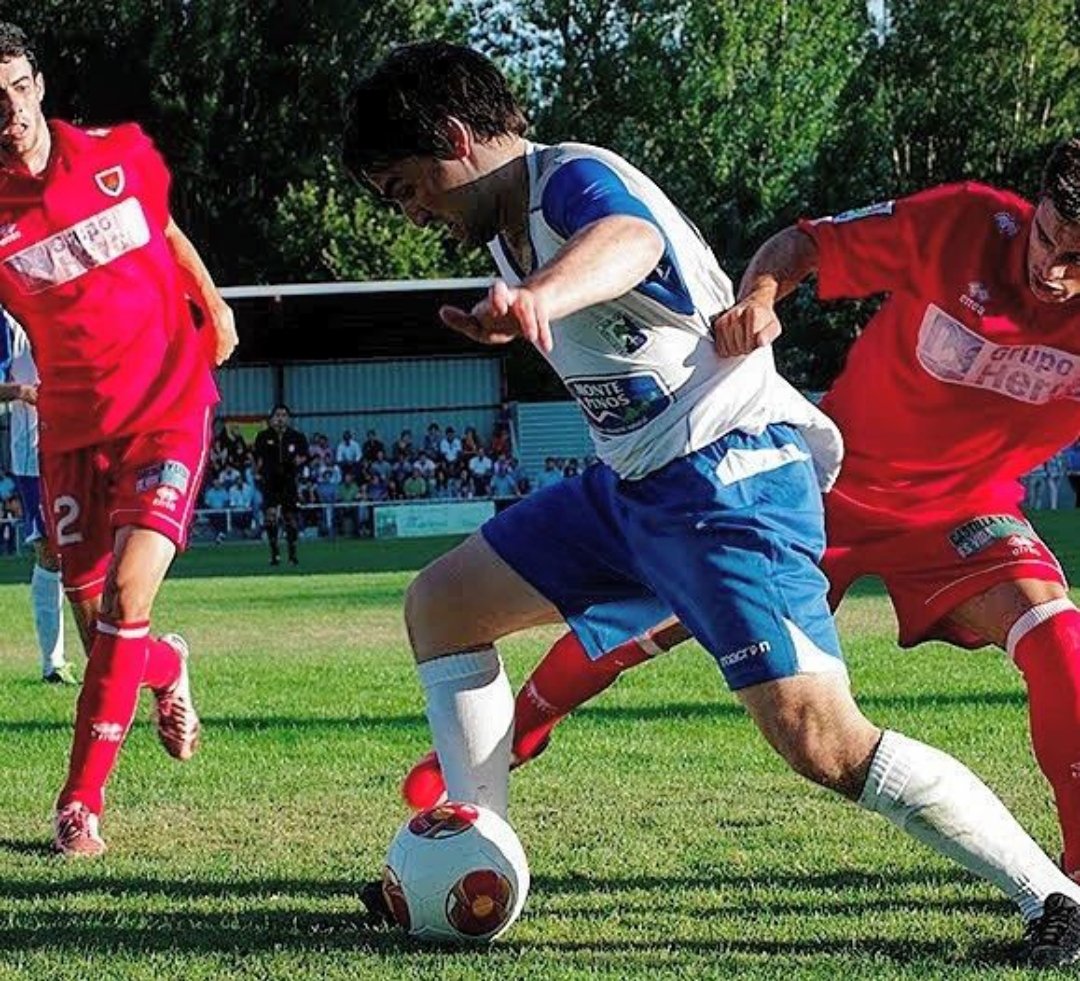 SDAlmazanoficia's tweet photo. 🚨Noticia🚨
Llegó el día, después de más de 500 partidos en tercera, nuestro capitán @jesualmazan conocido por "Chuchi" se retira.
Comenta que está cansado de aguantar a "críos" en el equipo. 
Gracias por todo💙🤍 https://t.co/E7ZYWFqf5C