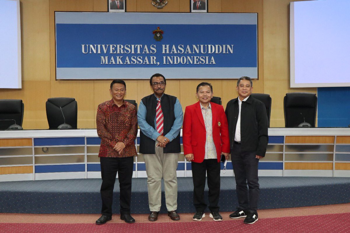 MayeOmar's tweet photo. Delivered a guest lecture to academics and students of Public Health at Hasanuddin University in Makassar, Indonesia on ‘Global Health Policies and Systems. https://t.co/olyTw9b72Y