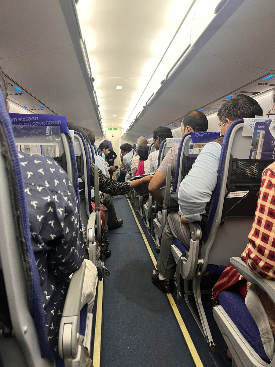 In this Madurai bound flight, I was surprised to see nobody standing up immediately after the flight landed.In fact people waited for good 7-8 minutes till the announcement was made.
👍👍
#HappyNewYear2023