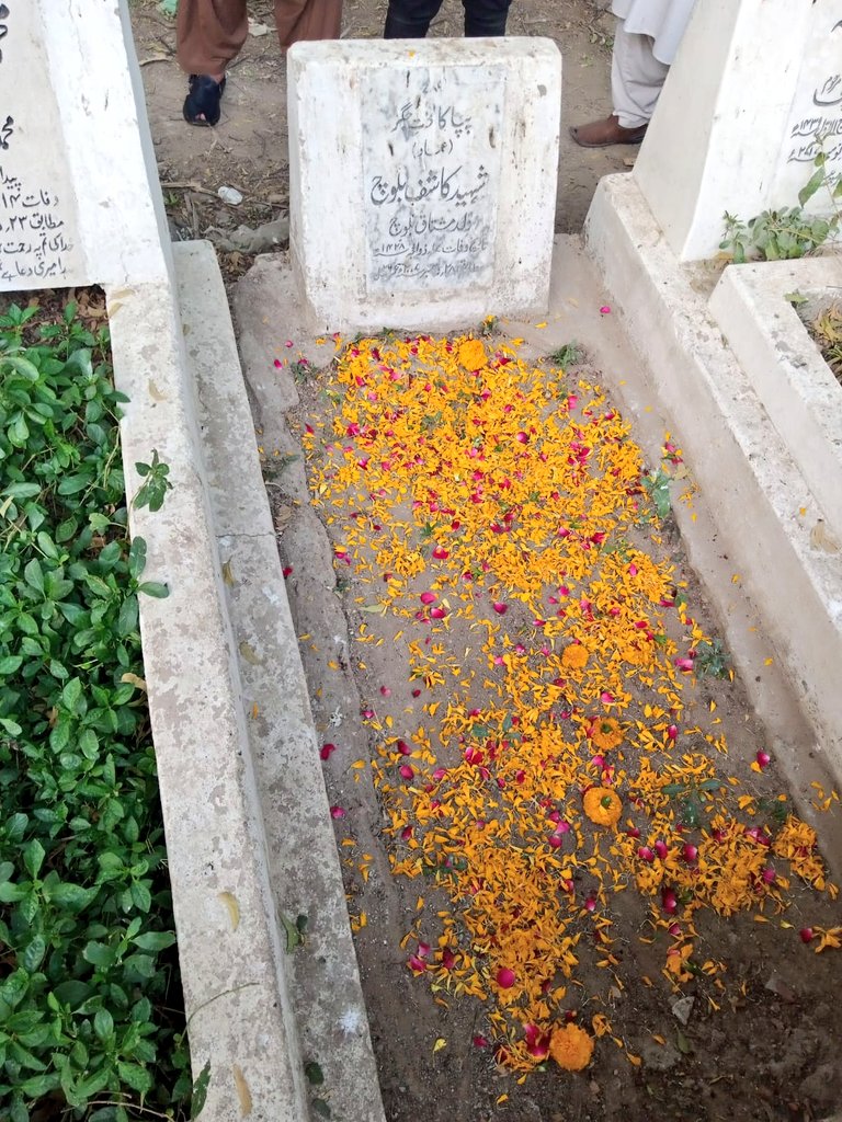 atifbaloch786's tweet photo. Shaheed Kashif Baloch.
28th December 2007.
Martyred at Mehar near Dadu after offering funeral prayer of Shaheed Mohtarma Benazir Bhutto sahiba in Larkana.
May Allah rest his soul in Peace
Aameen
@BBhuttoZardari @BakhtawarBZ @AseefaBZ @SMasroorAhsan @iDrAsim @murtazawahab1 https://t.co/ckRKYxWJX9