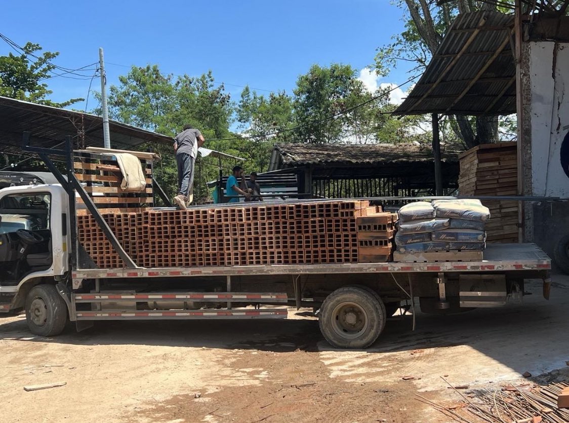 No es una inocentada, pregunta por nuestros precios, los mejores del mercado.

Vendemos todo lo relacionado con materiales de construcción, además somos distribuidores de cemento y hierro.

Estamos ubicados en el Km 7 vía Santa Fe de Antioquia 
Info
3114261722