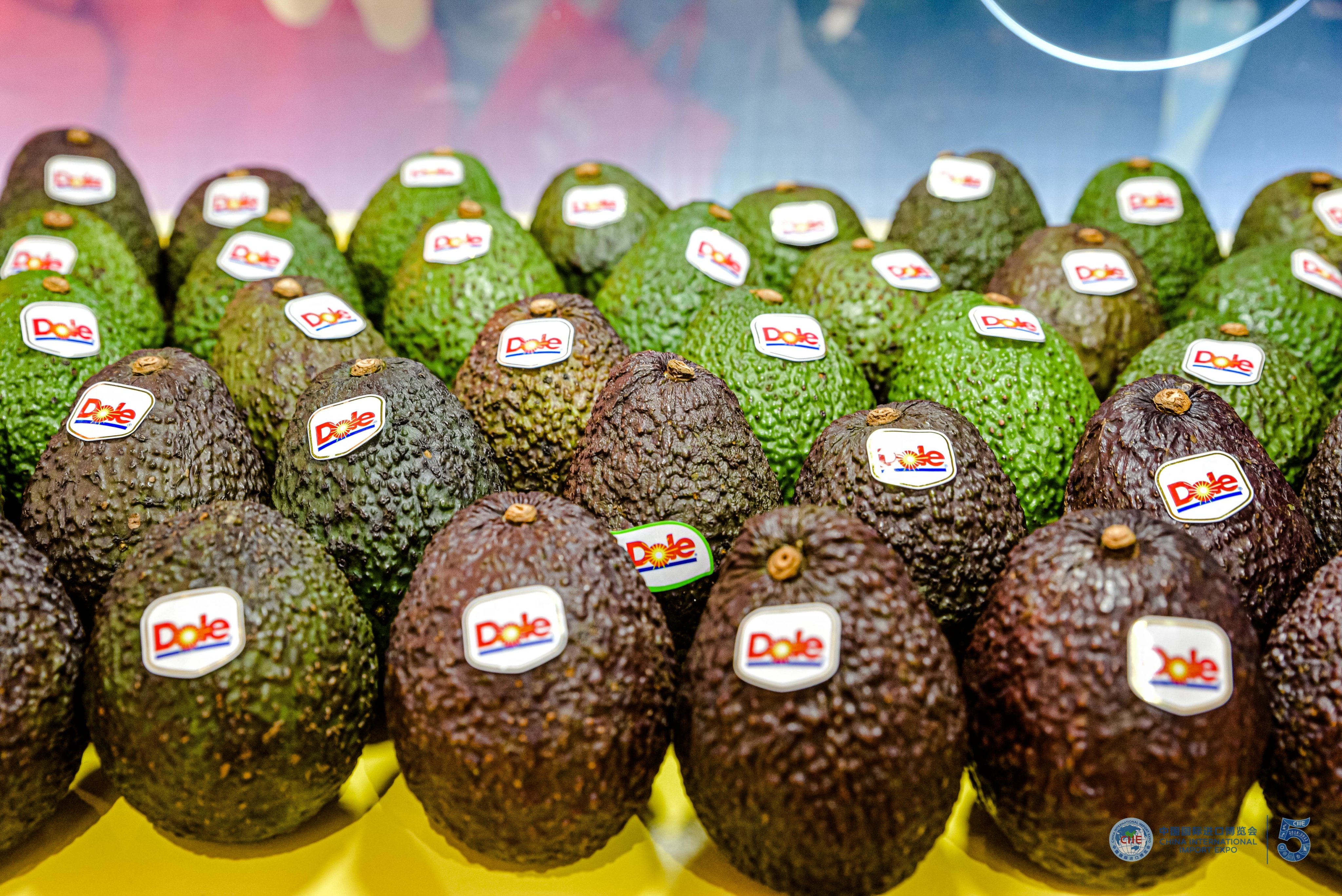 [📸: Kenyan avocados displayed at the booth of Dole at the fifth CIIE.]