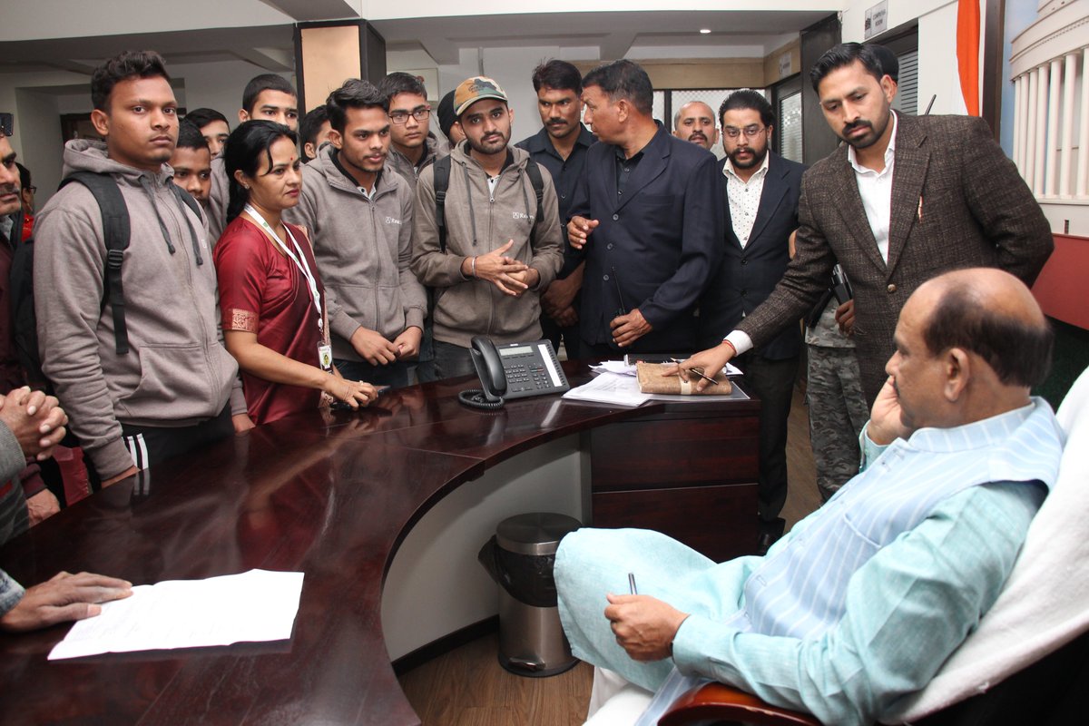 ResonanceEdu's tweet photo. THE EFFORTS CONTINUE !!

Resonance delegation, along with those affected, delivers Memorandum to Lok Sabha Speaker Shri Om Birla Ji for removing the criteria of 75% and to extend the date of JEE (Main) 2023 Session-1

#resonancekota #JEEMains #JEEMain2023inApril #jeemains2022 https://t.co/ga40XYP1Pv