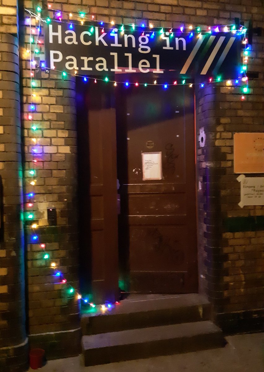 #HiP22 - Hacking in Parallel ist in vollem Gange. Endlich wieder "normale Leute". Egal ob IRL oder vom Sofa im Stream - hier gibt's viele tolle Vorträge rund um Technologie und Gesellschaft, Hacktivismus und art &amp; beauty

digitalegesellschaft.de/2022/12/hip-ha…