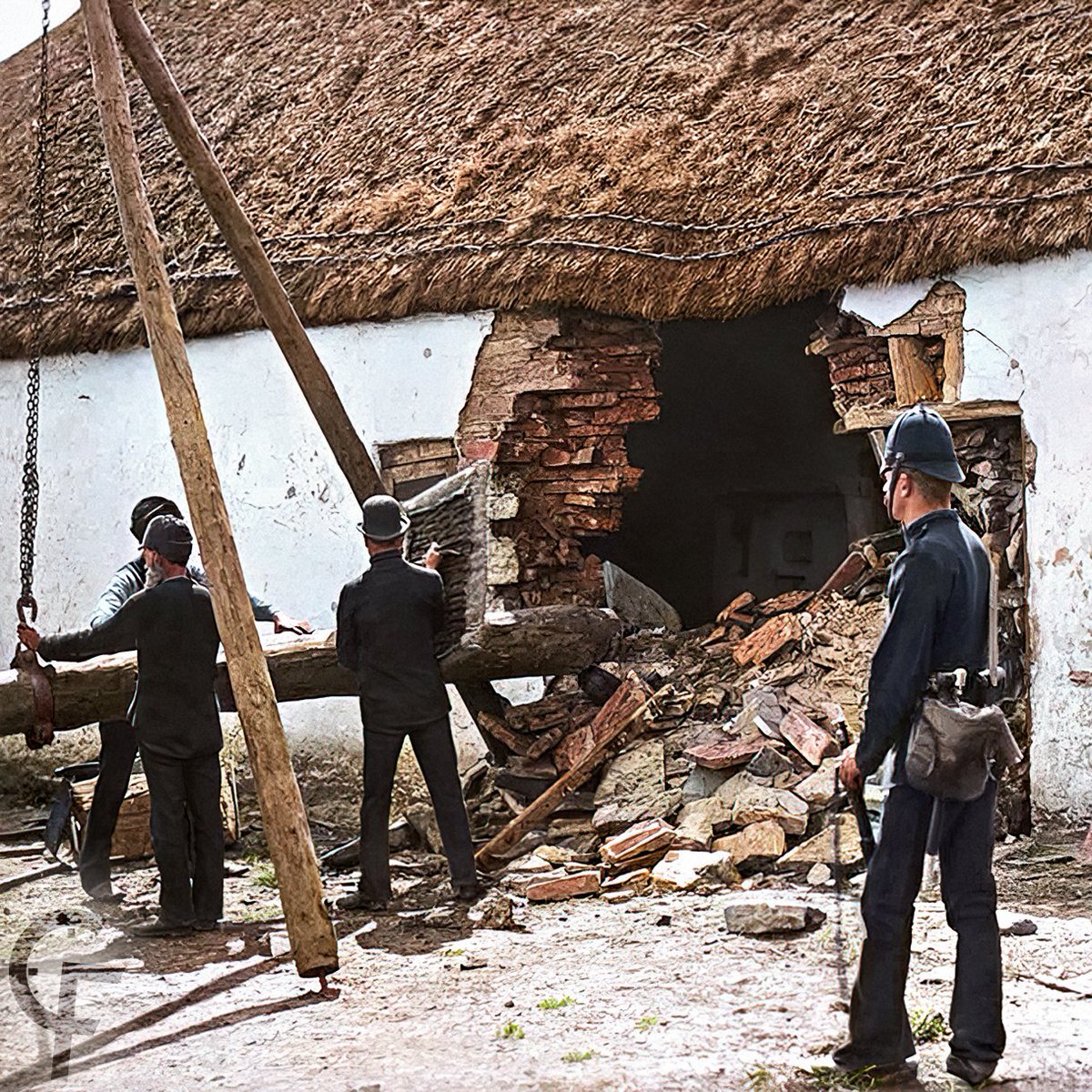 CForetime's tweet photo. Police use a battering ram to forcibly evict a tenant. #Ireland 1888
#photorestoration #colorization #colorizing #colorized #colored #improvement #enhancement #history #oldphoto #worldhistory #colorizedhistory #beforeafter https://t.co/qES5wvyh84