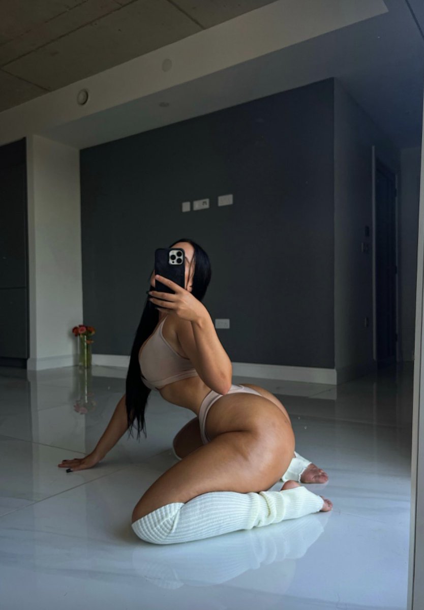 iriwhofficial's tweet photo. Does my 🍑 look big in this? 👀 

FREE DOGGY VID WHEN YOU SUBSCRIBE TODAY ⬇️ LINK ⬇️ https://t.co/xhTvgU6dRX