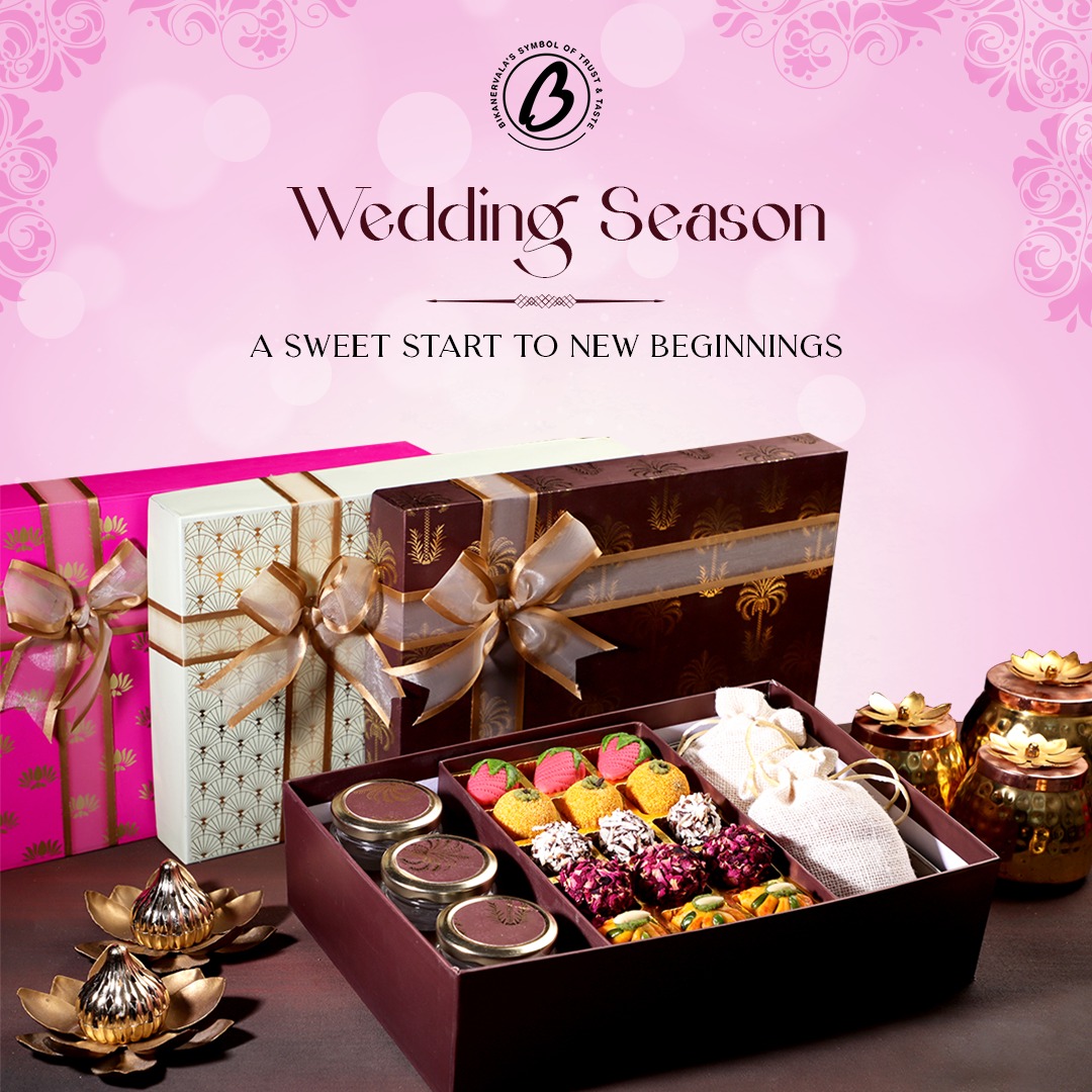 BikanervalaIN's tweet photo. This wedding season, bring home sweetness for the new beginnings of life. Celebrate with @bikanervala.in
#bikanervala #bikanervalaindia #bikanervalasweets #weddingseason #weddingsweets #wedding #weddingsweetboxes #sweetboxes #weddinghampers #weddinghampers https://t.co/jnLXD58Bm7