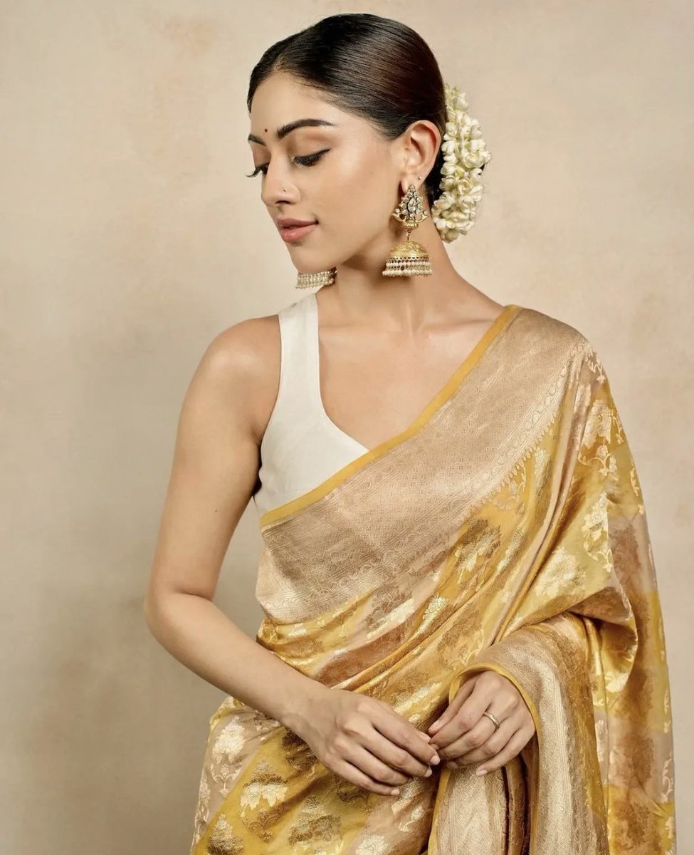BenchMarkOffl's tweet photo. The golden touch of @ItsAnuEmmanuel 💫
#benchmarktalents #benchmarktalent #anuemmanuel https://t.co/fN8ATdofjr