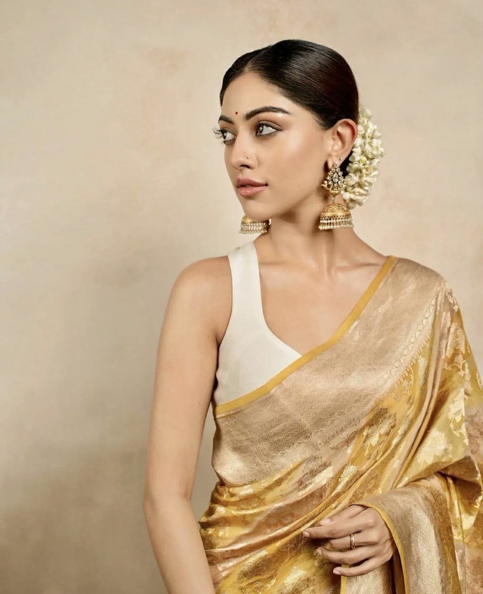 BenchMarkOffl's tweet photo. The golden touch of @ItsAnuEmmanuel 💫
#benchmarktalents #benchmarktalent #anuemmanuel https://t.co/fN8ATdofjr
