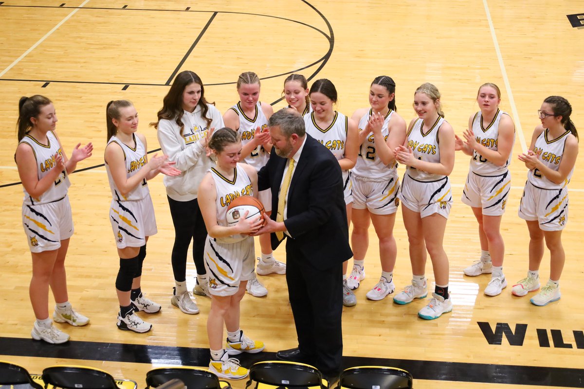DRxL_TraKnField's tweet photo. Congratulations @ylimerose_23 for scoring your 2000th career point. We are very proud of you! https://t.co/VEFNvIB8XP