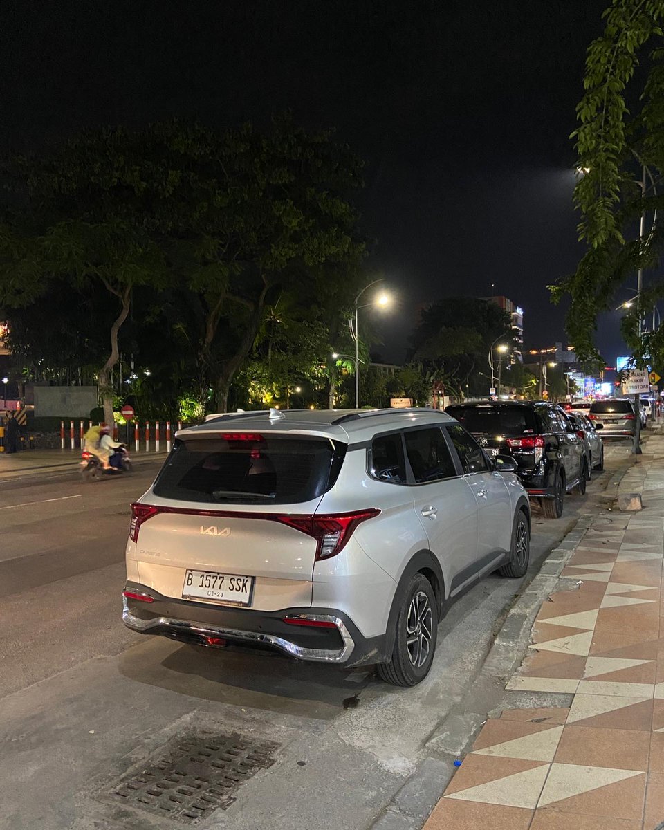 otodriver's tweet photo. Malam ini damaraff menyambangi Depot Legendaris Cak Kahar yang terletak di Jl. Embong Malang No.78 H. Apalagi ya Kuliner malam hari di Kota Pahlawan ini? Komen dibawah!
#otodriver #HolidayinStyle #Antangin #BaiknyaAntangin https://t.co/EP4ybmdIWC