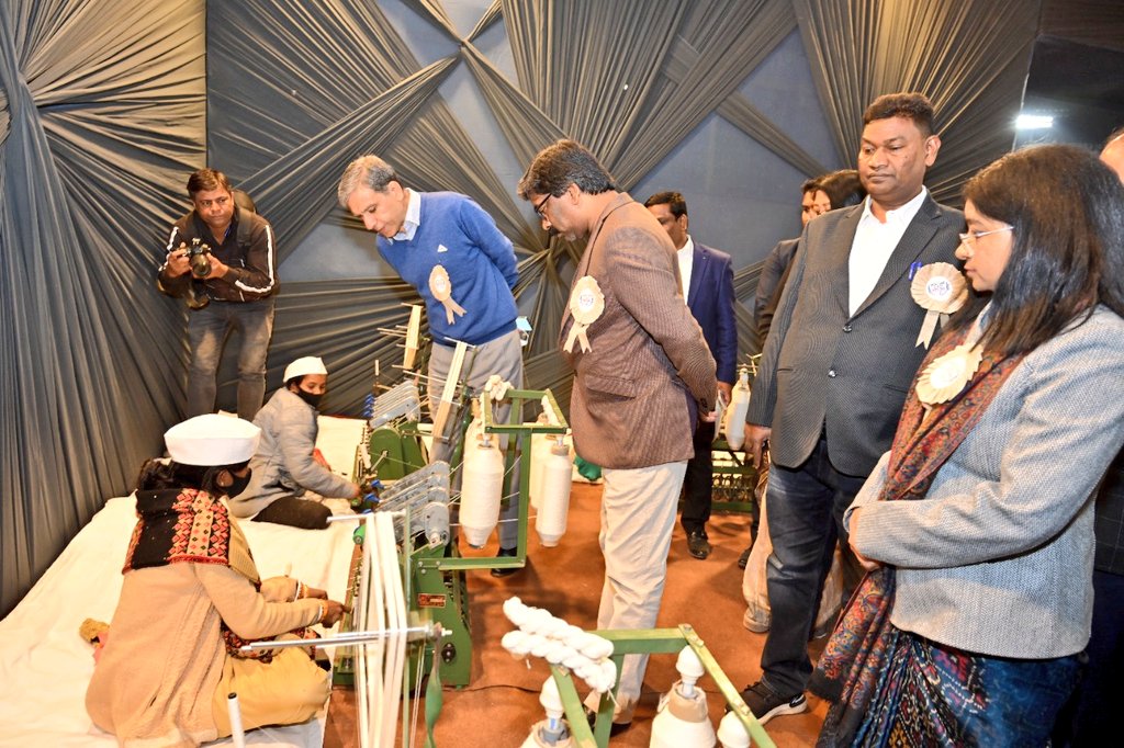 हेमंत सोरेन ने राष्ट्रीय खादी एवं सरस महोत्सव का किया उद्घाटन - Hemant Soren inaugurated the National Khadi and Saras Festival -