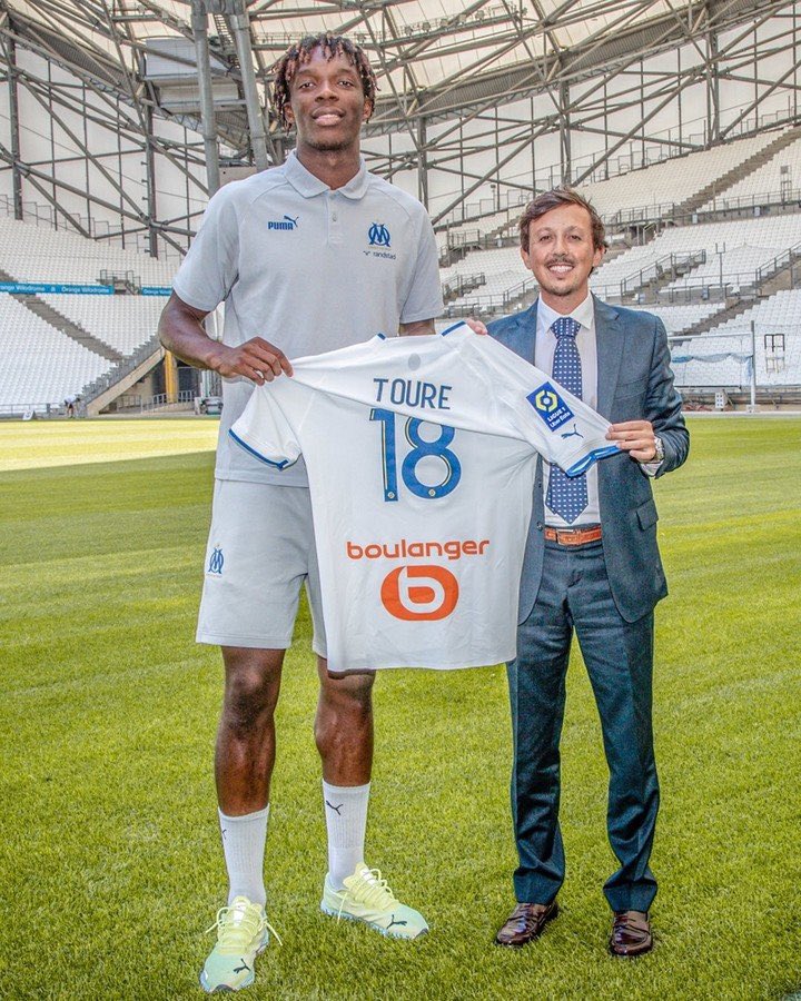 NewsFTBL's tweet photo. ❗️❓Tandis que Luis Suarez a d’ores et déjà quitté l’#OM, d’autres départs devraient intervenir chez les Phocéens durant ce #Mercato .

Les regards se tournent vers Isaak Touré, arrivé cet été, il joue peu et pourrait aller tenter sa chance ailleurs. https://t.co/PmtaVjN2Q5