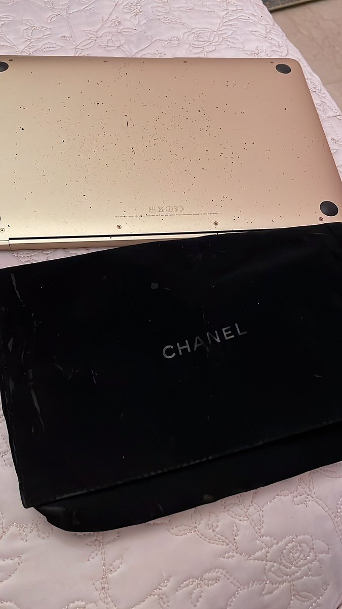 DrMahaHashim's tweet photo. @CHANEL No point spending £££ on Chanel bags anymore if the dustbag disintegrates! What does this tell you about their quality control?! Ruined my other stuff it was next to 😡 #CHANEL https://t.co/Li8dfCbjkt