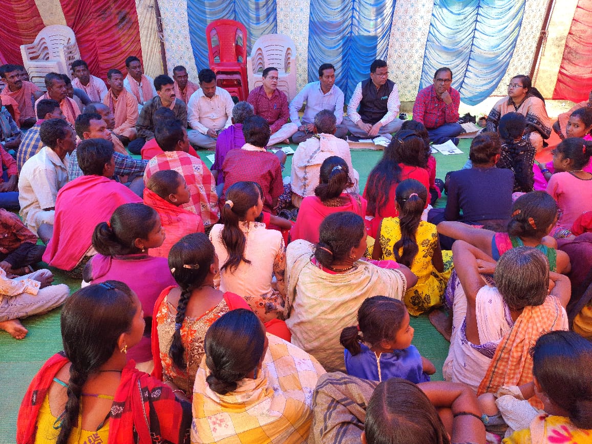 SDGOdisha's tweet photo. Translating "Whole of Government &amp; Whole of Society" approach into action at #Patri &amp; #Basini GPs of @DMnabarangpur and presenting reflections thereof.
#LeaveNoOneBehind #LocalisingSDGs @CMO_Odisha @NITIAayog @mopr_goi @pcdp @PradeepJenaIAS @manish0633 @AnyaDas_IAS @SarojDash1962 https://t.co/AHqm2WaYZr