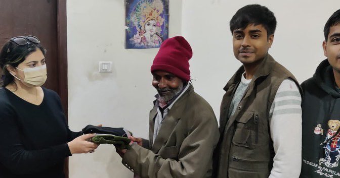 RJjuhie's tweet photo. Donated woollen caps and socks to the homeless in Jammu under @BIGFMJammu ‘s initiative #DontWaitDonate with #Disha volunteers
Thanks Jammu for your contribution!! Sharing the glimpses of a few smiles that you helped spread with these donations… https://t.co/Wi3jLOmX6S