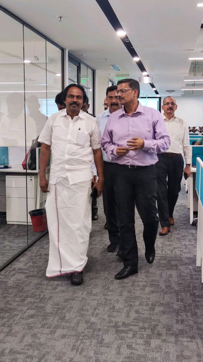 UttamMajumdar's tweet photo. We at @LocuzInc are honoured to host you @Manothangaraj sir at our facility. Your vision is truly inspiring and humility is contagious. We look forward to collaborating with your Government and contributing to your initiatives towards Security and Gov Cloud.

#Digital #CyberSec https://t.co/hXtdWuRhPD