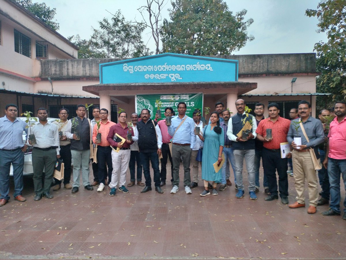 SDGOdisha's tweet photo. Translating "Whole of Government &amp; Whole of Society" approach into action at #Patri &amp; #Basini GPs of @DMnabarangpur and presenting reflections thereof.
#LeaveNoOneBehind #LocalisingSDGs @CMO_Odisha @NITIAayog @mopr_goi @pcdp @PradeepJenaIAS @manish0633 @AnyaDas_IAS @SarojDash1962 https://t.co/AHqm2WaYZr